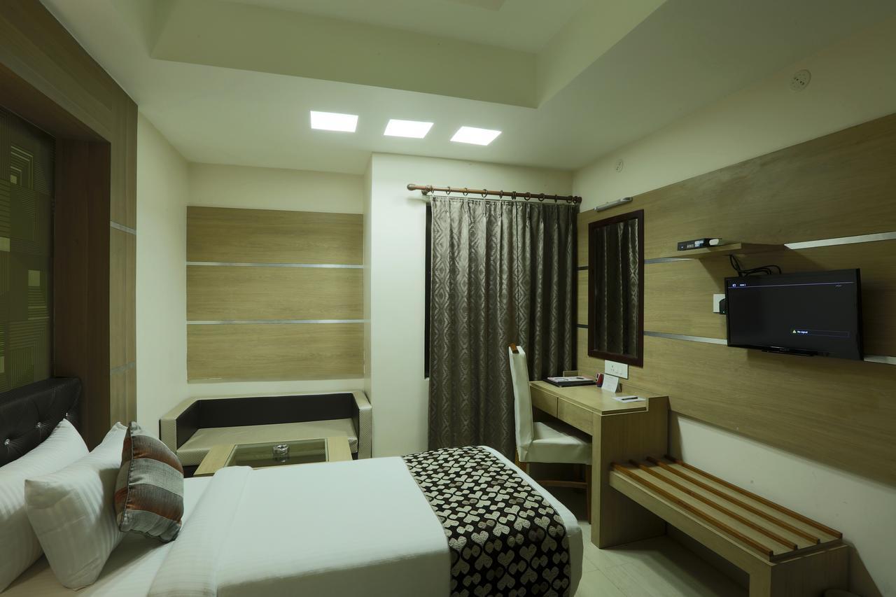 Hotel Sj International غاواهاتي المظهر الخارجي الصورة